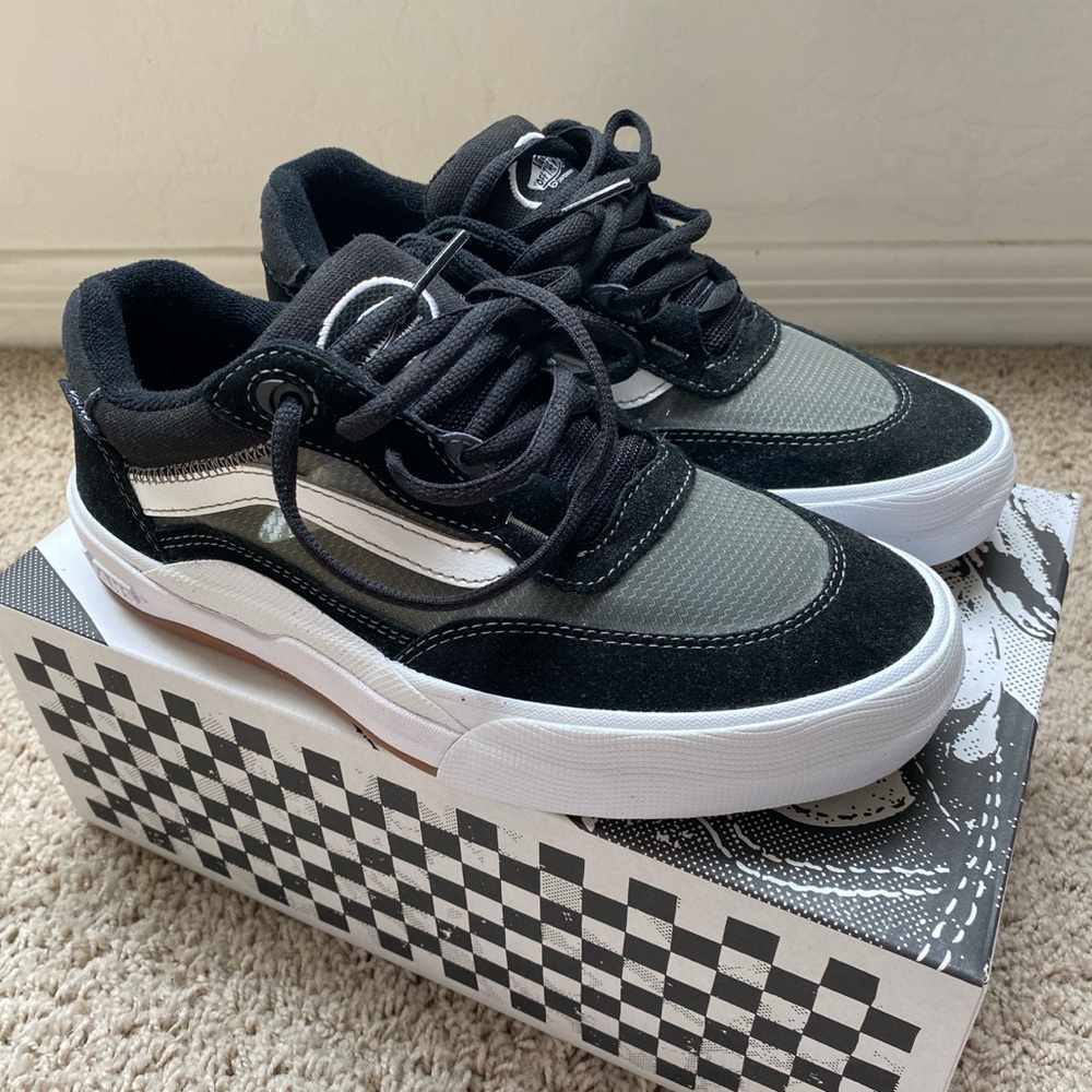 Vans - Picture 4 of 6